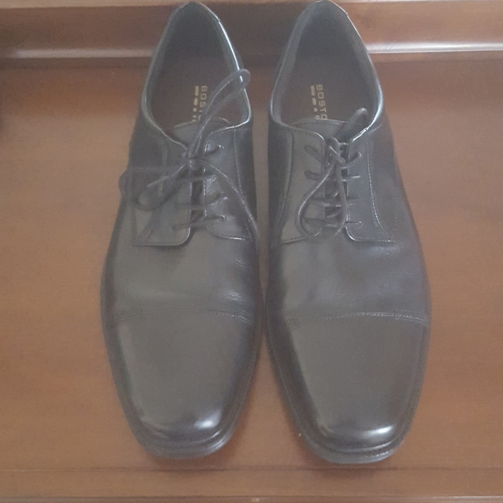Bostonian size 11 dress shoes